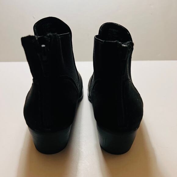 UnionBay Harper Black Faux Suede Chelsea Ankle Booties Size 6 - Picture 3 of 6